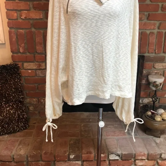 Peace Love World Top Tagged M/L Cream Sweater Top Tie Cuffs Zip Neck Accent - Picture 4 of 6
